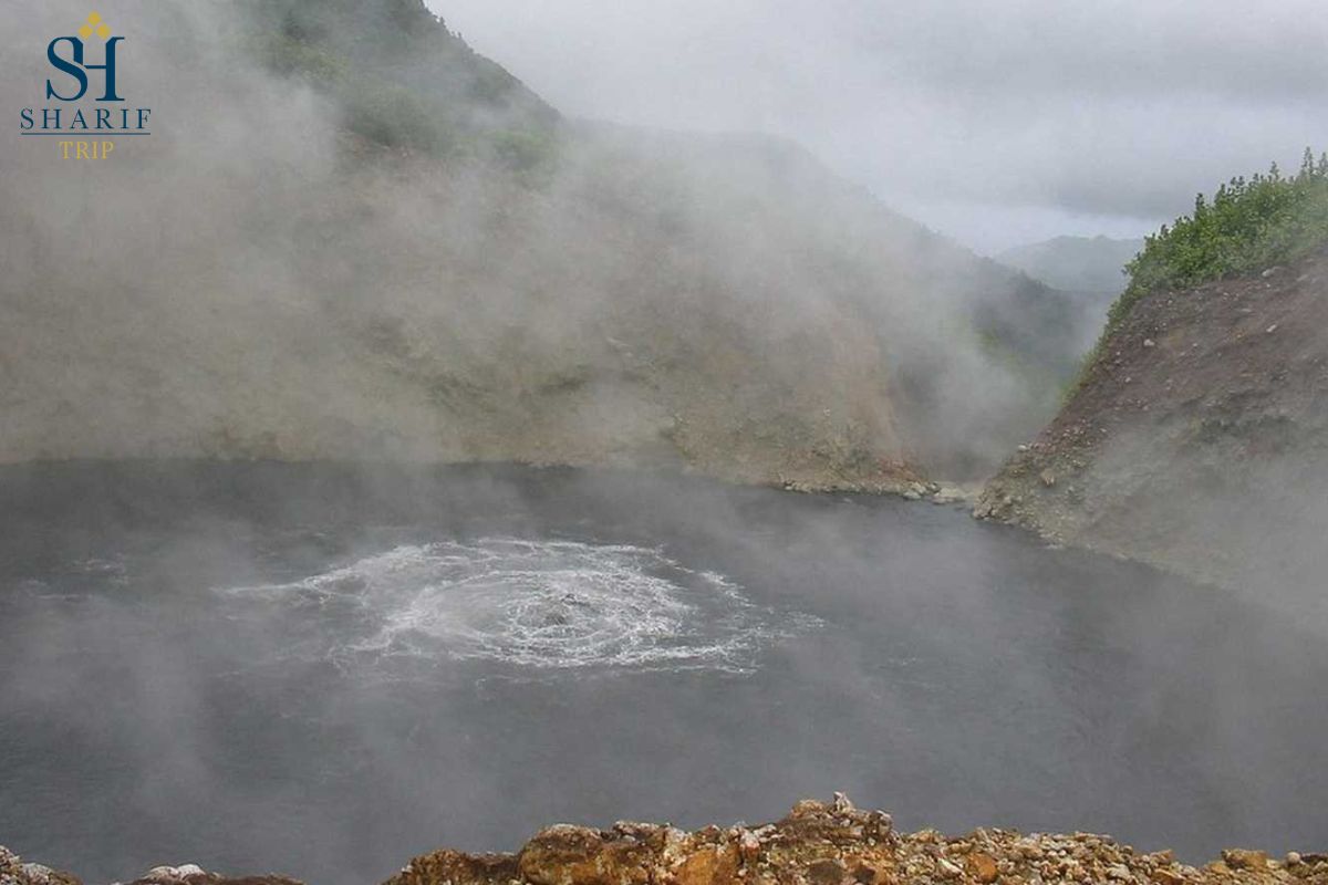 دریاچه جوشان و غبار آلود